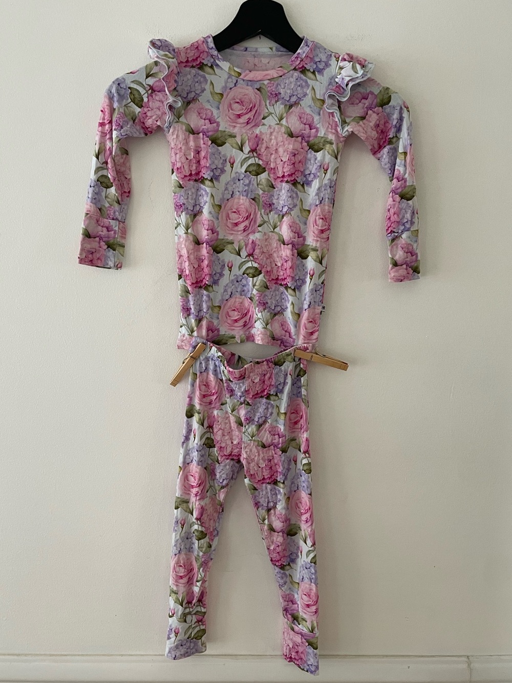 Bums & Roses Roses and Hydrangeas Pajama Set Size 3T